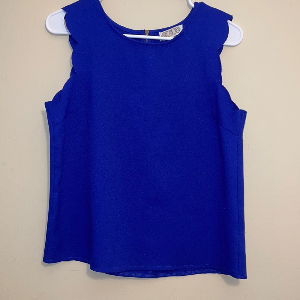 🥳Pink Rose Beautiful Cut Blue Tank Top - sz M